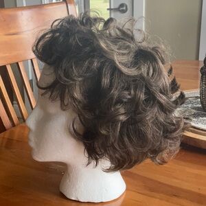 Henry Margu short dark brown wig